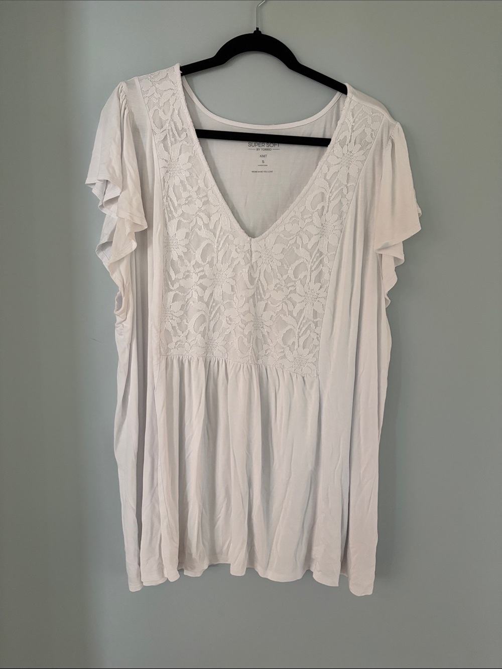 torrid White Lace V-Neck Flutter Sleeve Tunic
